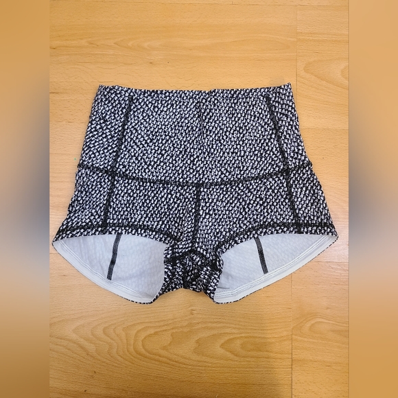 Lululemon Wunder Short 2” Mini Scatter Star Arctic Grey Black Sz 6 Luxtreme - Picture 2 of 11